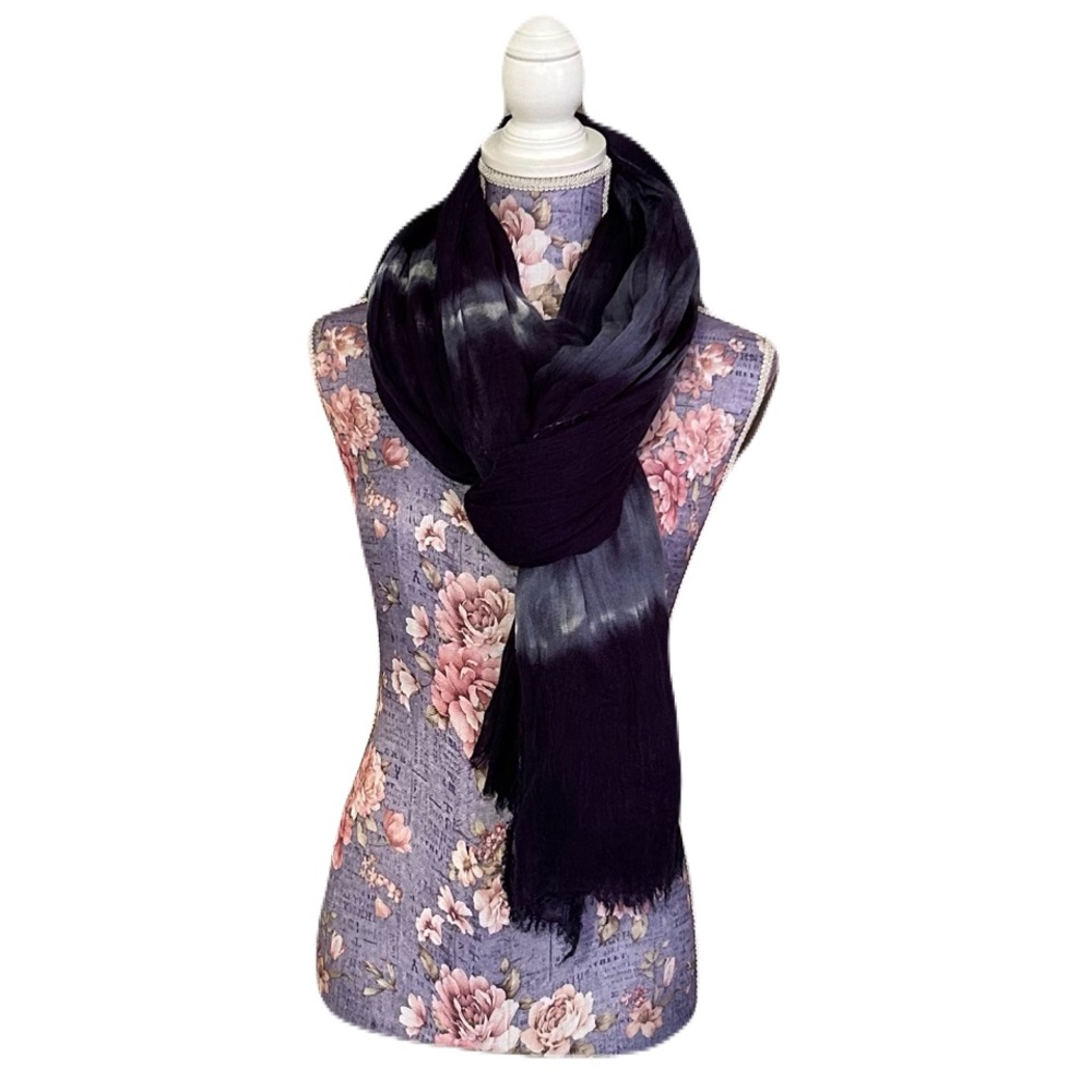Elegant Blue and‎ White Scarf